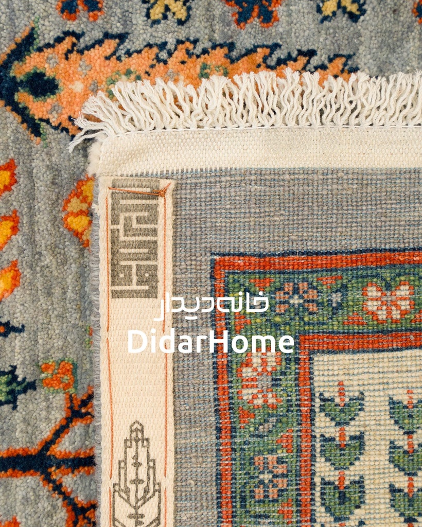 فرش دستباف محل طرح درخت زندگی شش متری